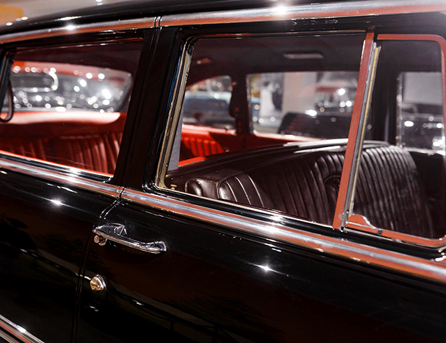 Side view of a classic vintage limousine, available for wedding car hire and special events in Istanbul through Limousine Plus.