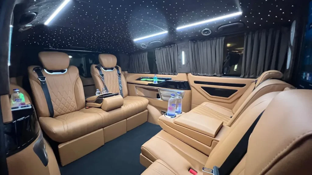 Mercedes V-Class VIP kabini; karşılıklı krem kaptan koltukları ve yıldız tavan